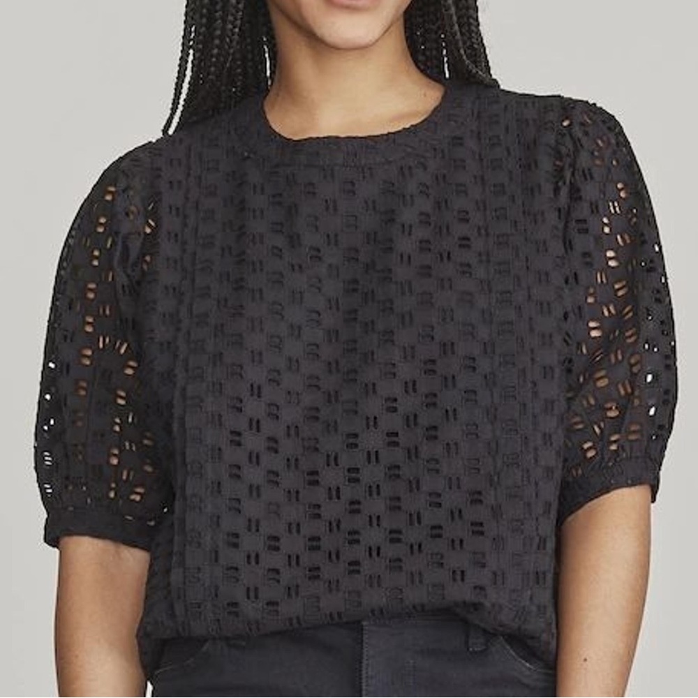 Elizabeth and James black eyelet puff sleeve cotton blouse top size S